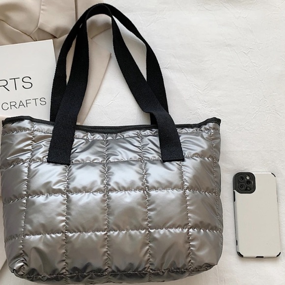 โ
Metallic Futuristic Style Colorblock Tote Bagโ
- Picture 12 of 12
